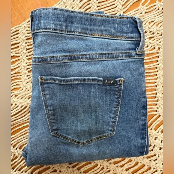 Abercrombie Kids High-Rise Distressed Jean Legging 15/16 - Picture 3 of 5